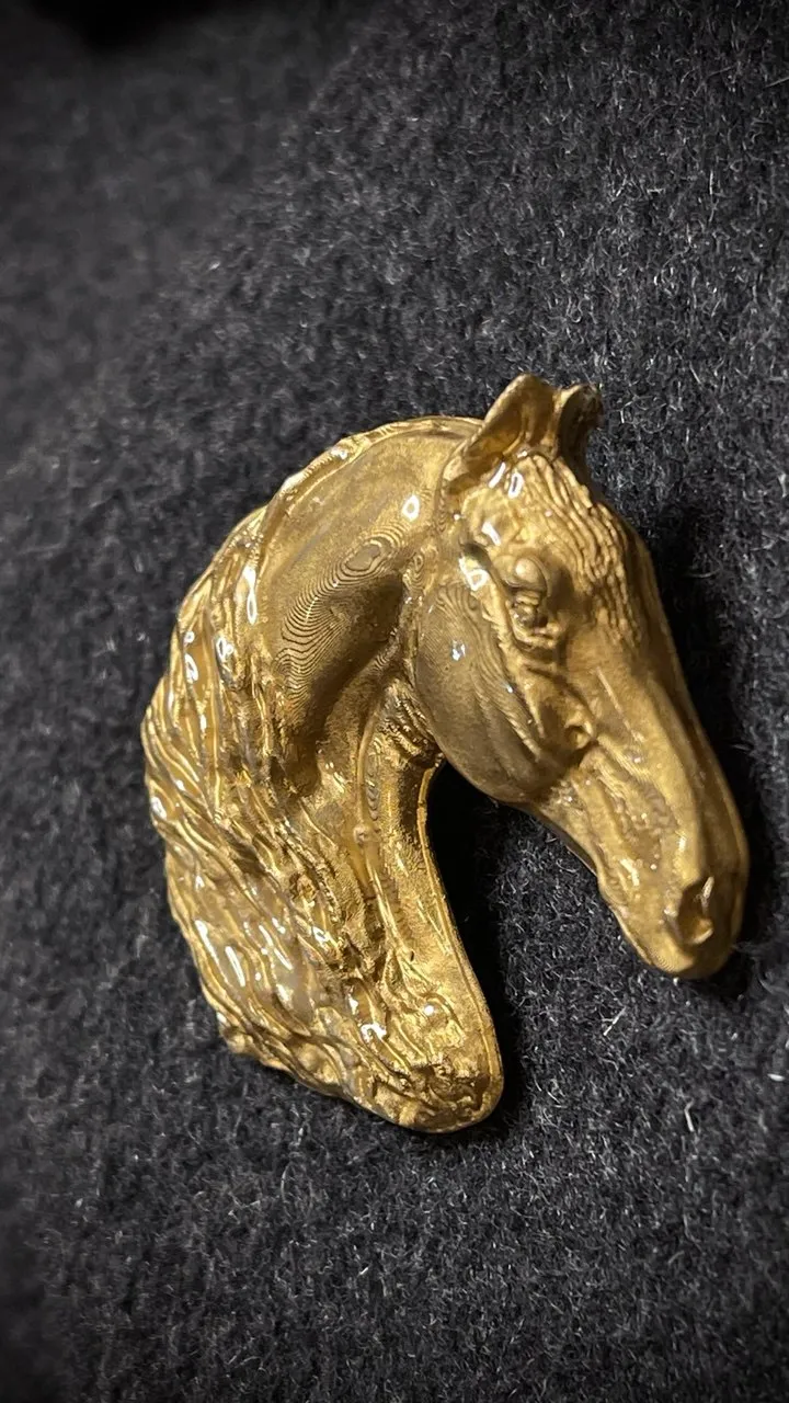 Брошь Орловский рысак золотистый