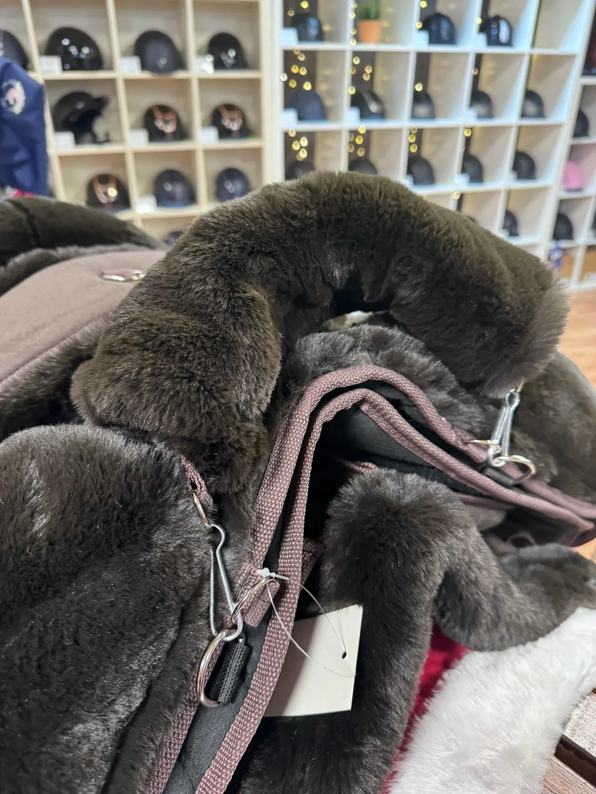 Седло меховое 17,5 + подпруга 80 см