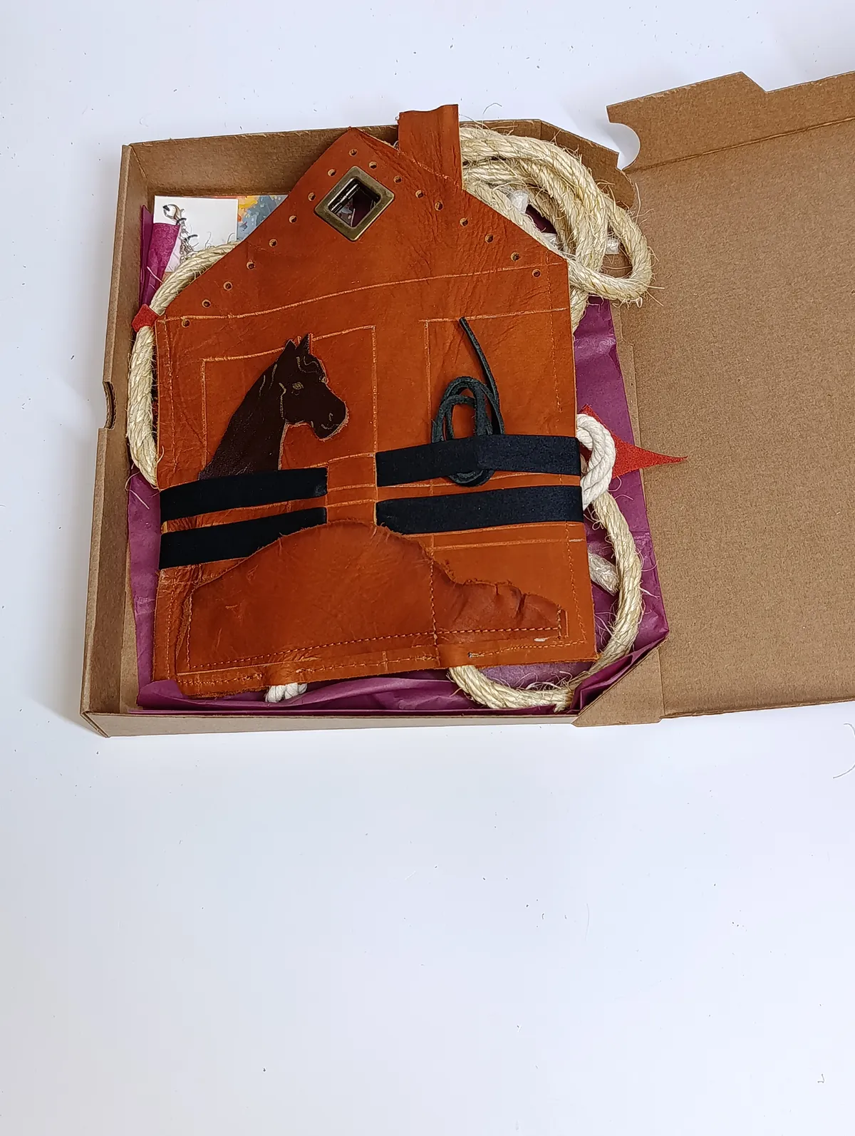 Игрушка для лошади в денник - Конюшня С элементами DIY Коричневый Конь (Гнедой)