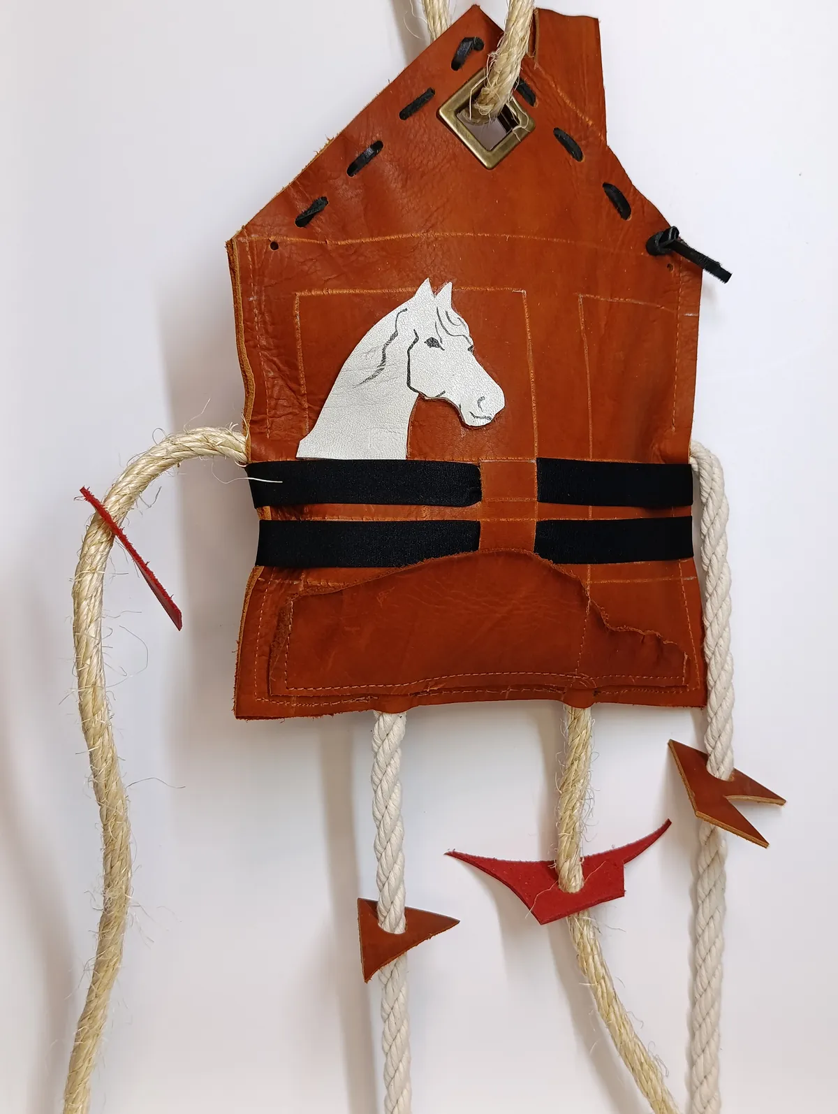 Игрушка для лошади в денник - Конюшня С элементами DIY Белый Конь (Серый)