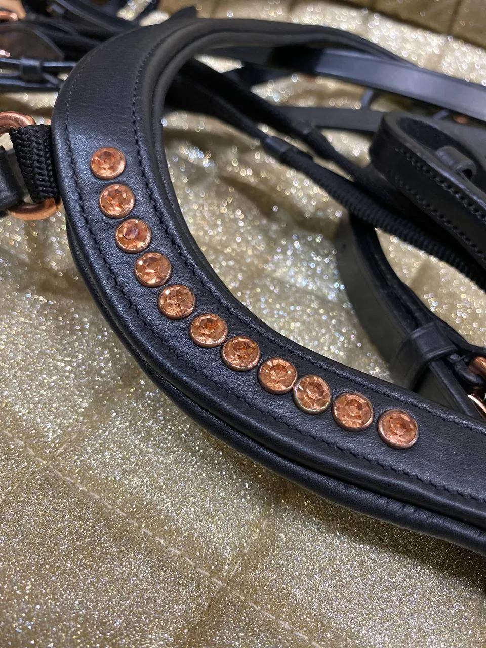 Уздечка Rosegold с анатомическим капсюлем, кристаллы розовое золото