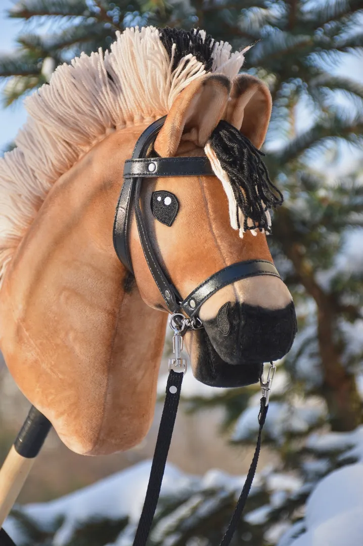 Хоббихорс с уздечкой