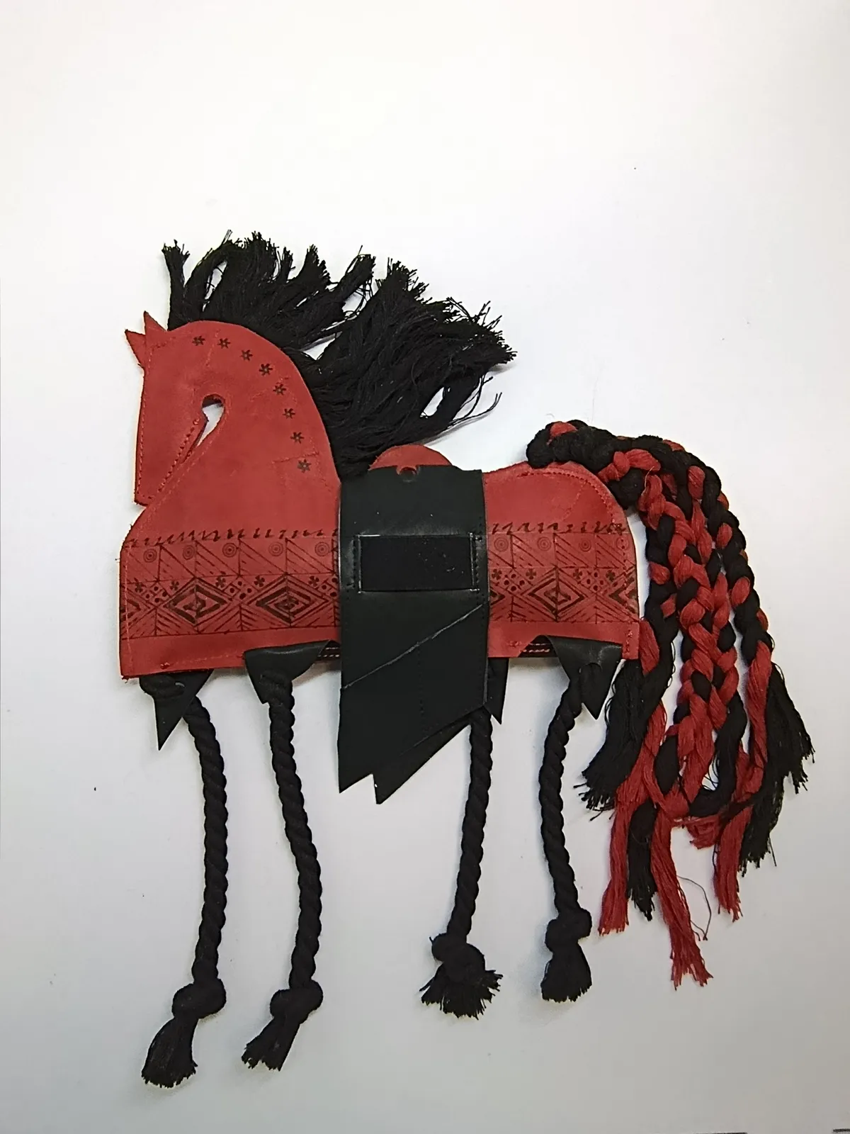Игрушка для лошади Мезенский конь Красный с дозатором корма