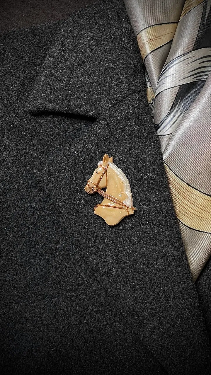 Брошь Соловая лошадь