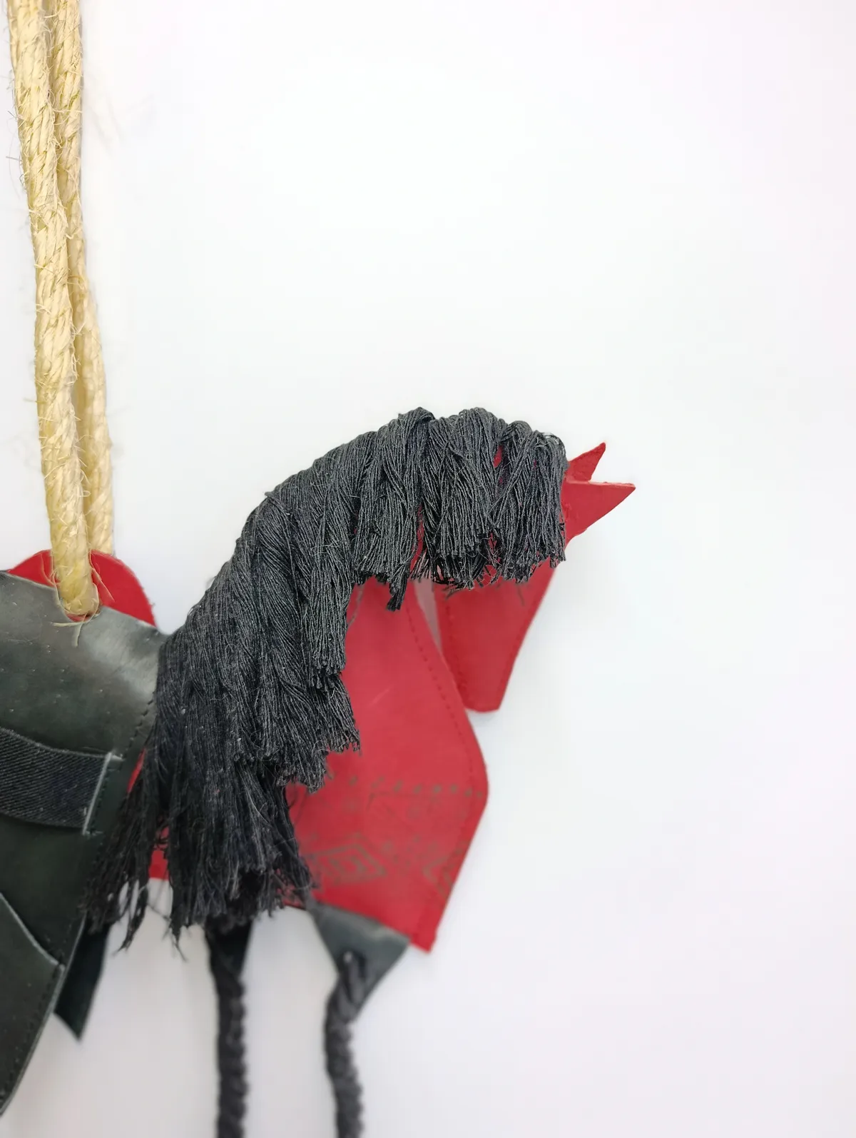 Игрушка для лошади Мезенский конь Красный с дозатором корма