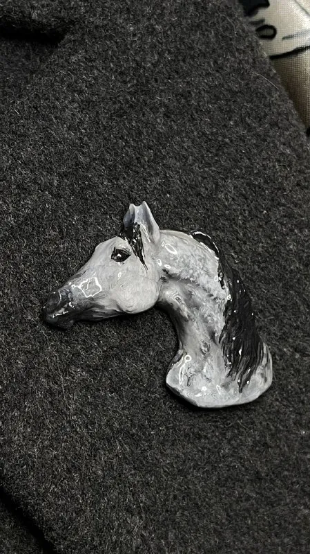 Брошь Араб серый в яблоках