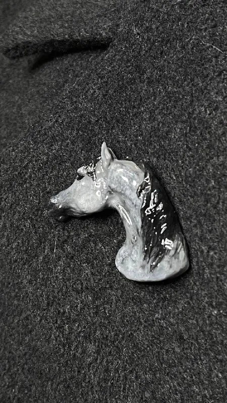 Брошь Араб серый в яблоках