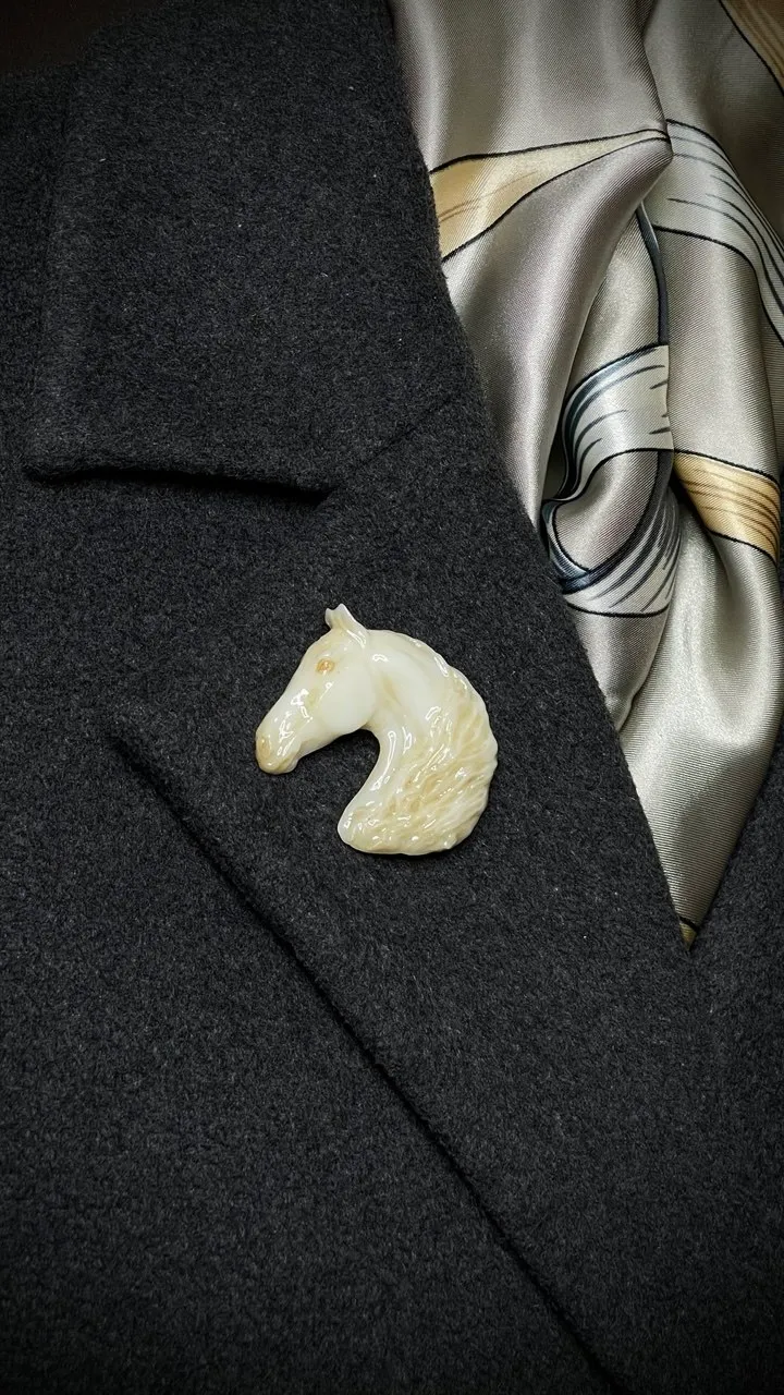 Брошь Орловский рысак слоновая кость (имитация)