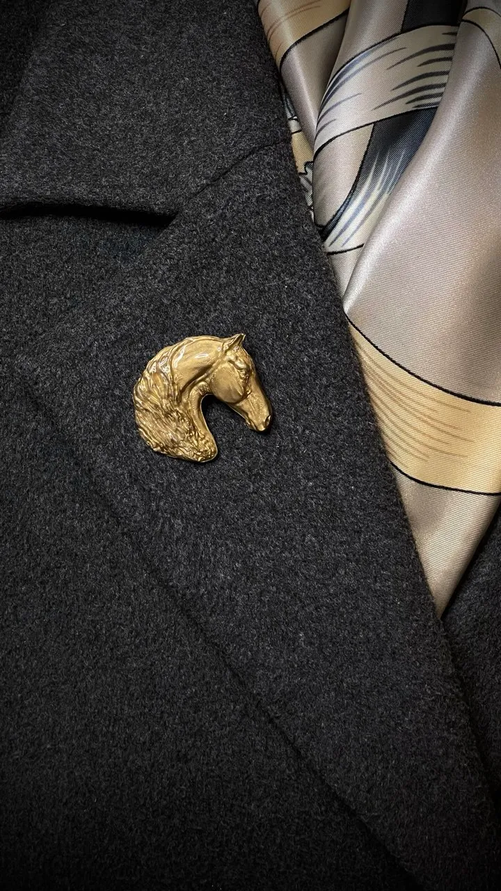 Брошь Орловский рысак золотистый