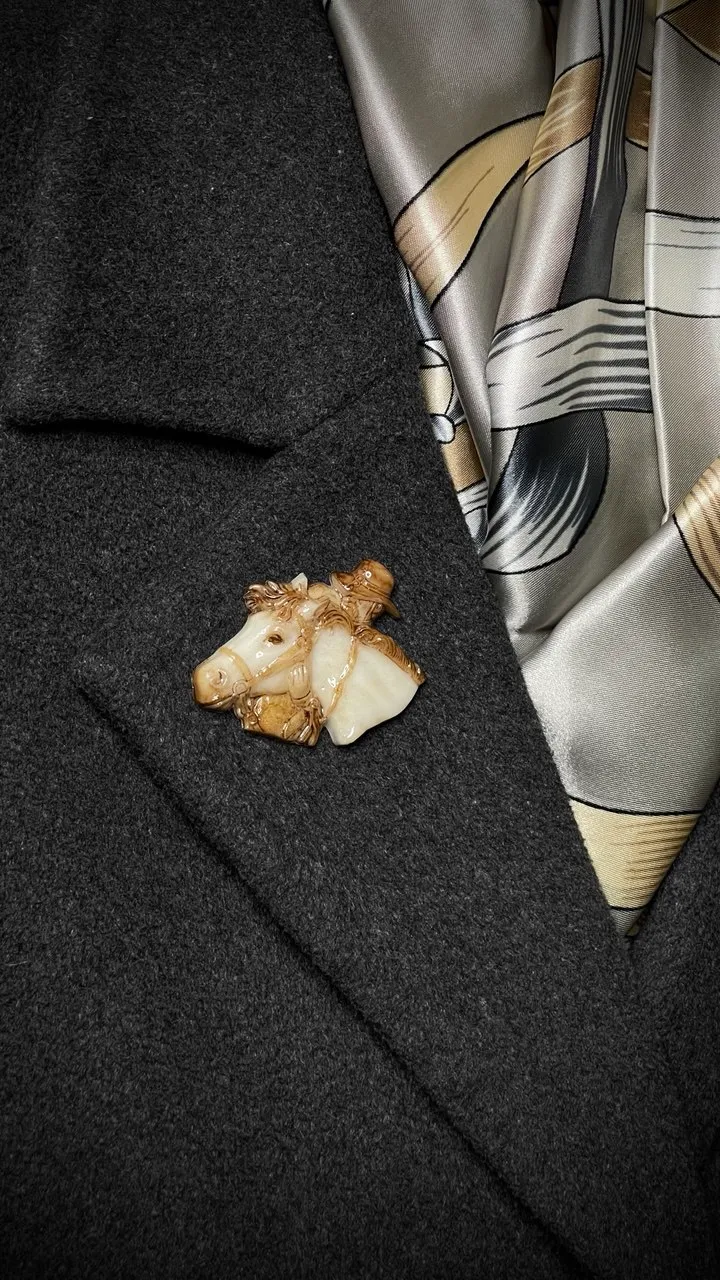 Брошь Ковбой слоновая кость (имитация)