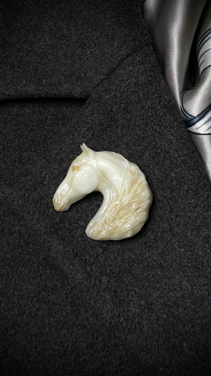 Брошь Орловский рысак слоновая кость (имитация)