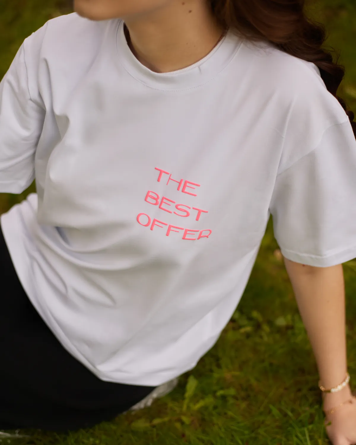 Футболка "THE BEST OFFER" (белый, xs)